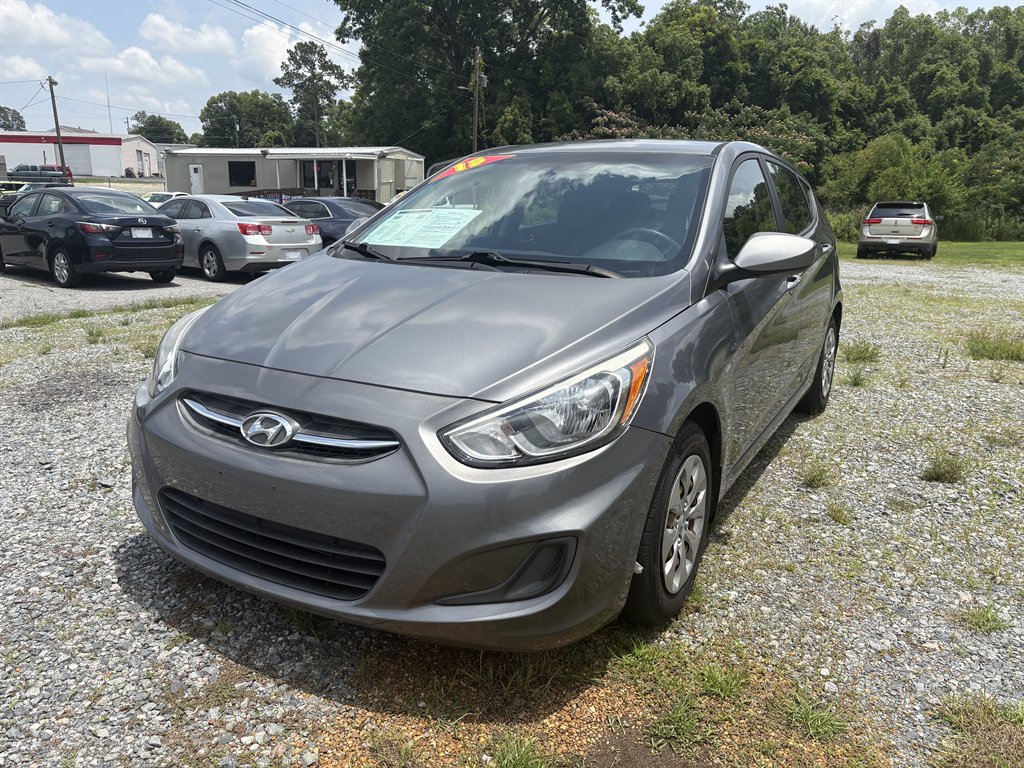2015 Hyundai Accent GS 5-Door 6-Speed Automatic's photo