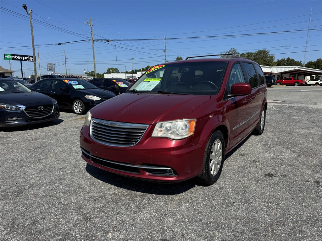 2014 Chrysler Town & Country Touring's photo