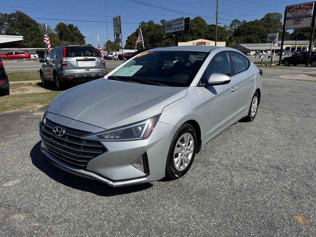 2020 Hyundai Elantra SE's photo