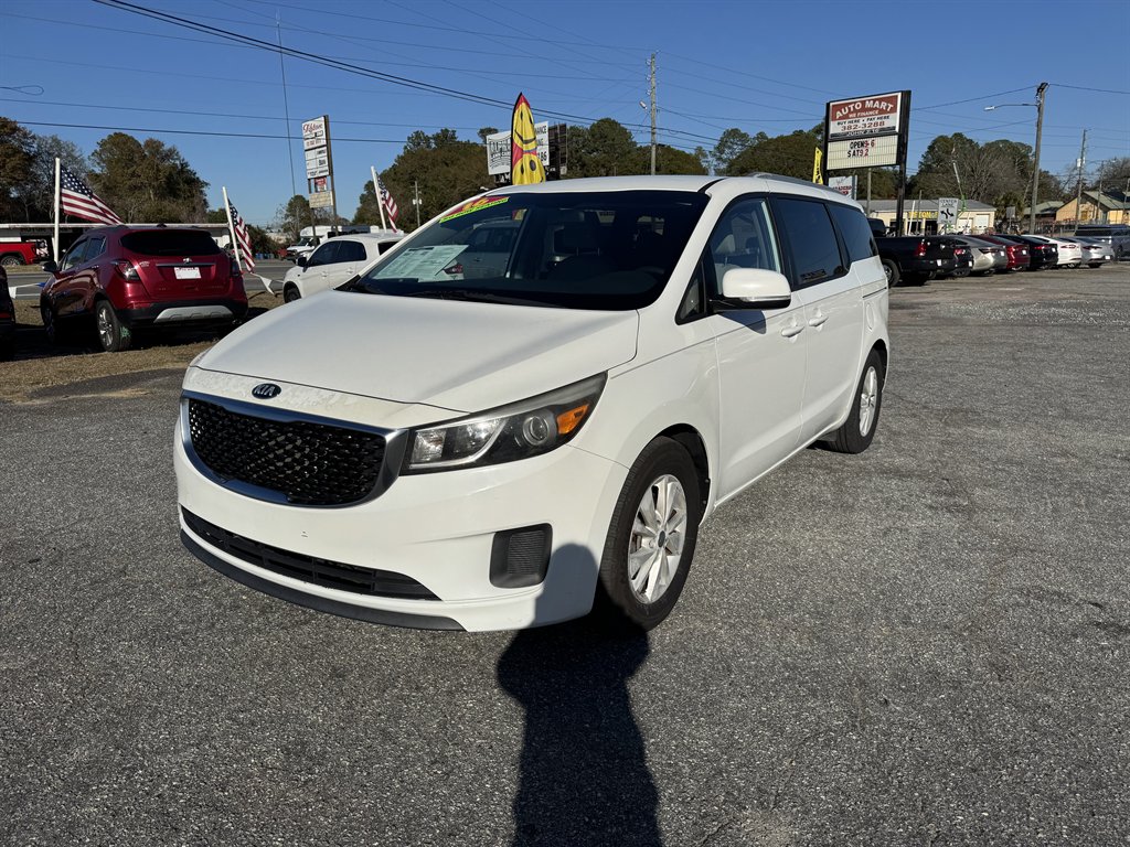 2016 Kia Sedona LX's photo